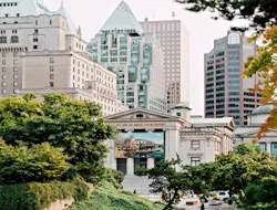 Vancouver: Guided Bus Tour with Stanley Park Walking Tour